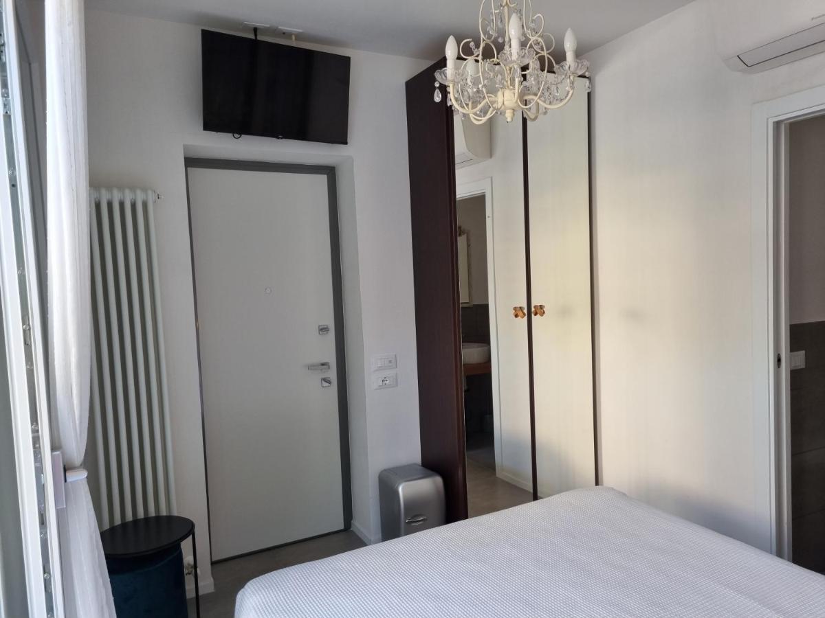 Residenza Azzurra Hotell Cattolica Eksteriør bilde
